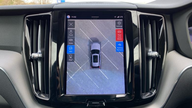 Volvo XC60 2.0 B5P Plus Dark 5dr AWD Geartronic Petrol Estate